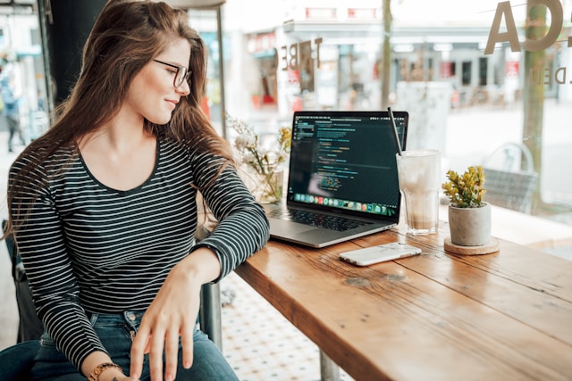 woman working at cafe